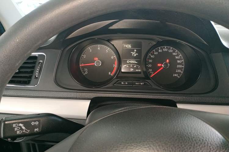 Used Volkswagen Lavida 2015 1.6L Manual Fashion Edition
