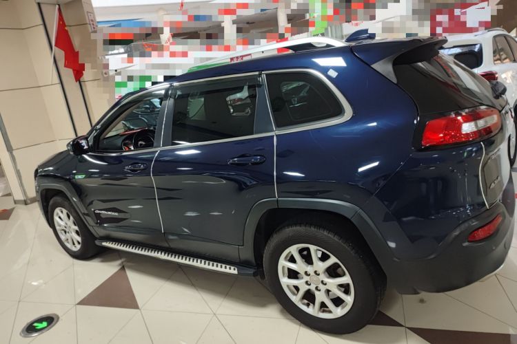 Used  Cherokee 2016 2.4L Professional Smart Version
