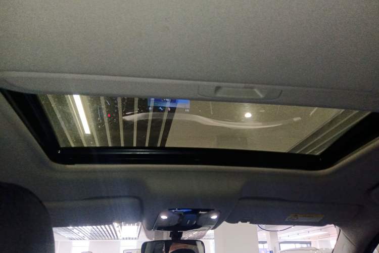 Used GAC Trumpchi GS7 2017 280T Two-Wheel Drive Luxury Model
