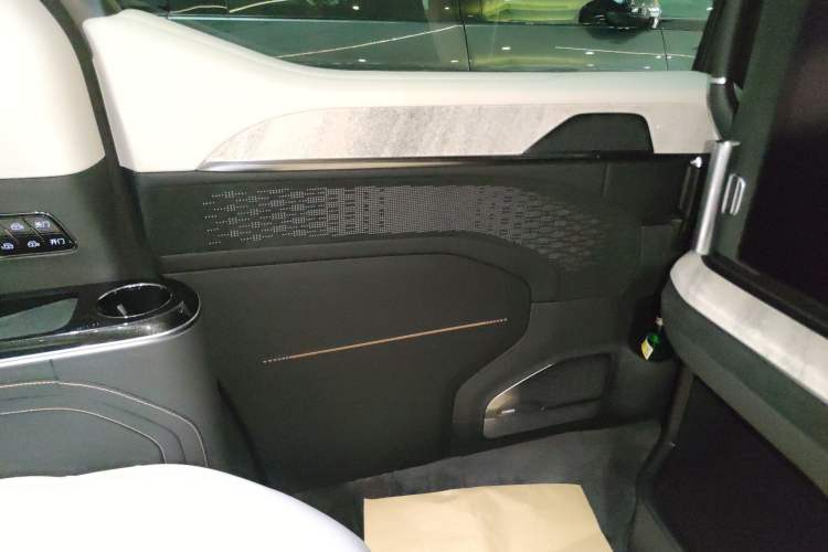 Used Zeekr 009 2024 GAC Trumpchi
