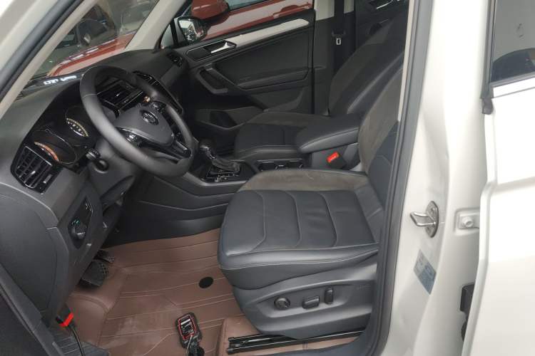 Used Volkswagen Tiguan L 2020 330TSI Automatic Two-Wheel Drive Smart Luxury Edition China VI Standard
