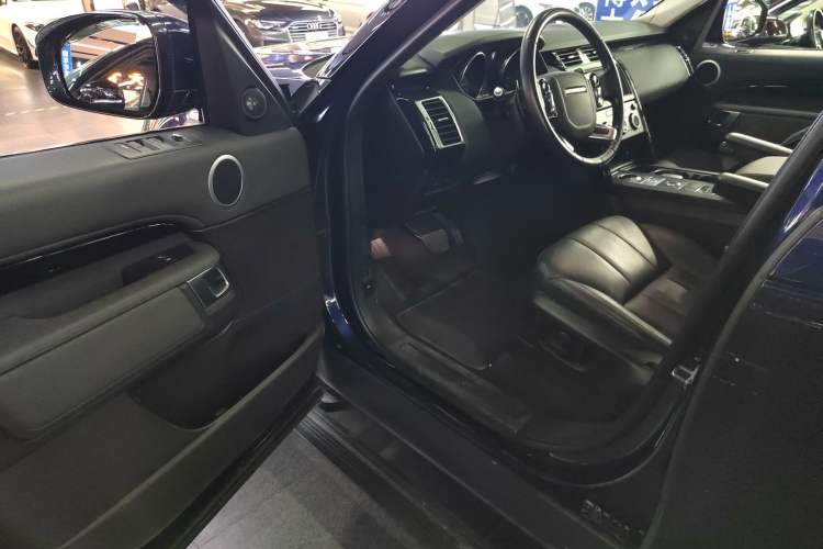 Used Land Rover Discovery 2019 3.0 SC V6 SE