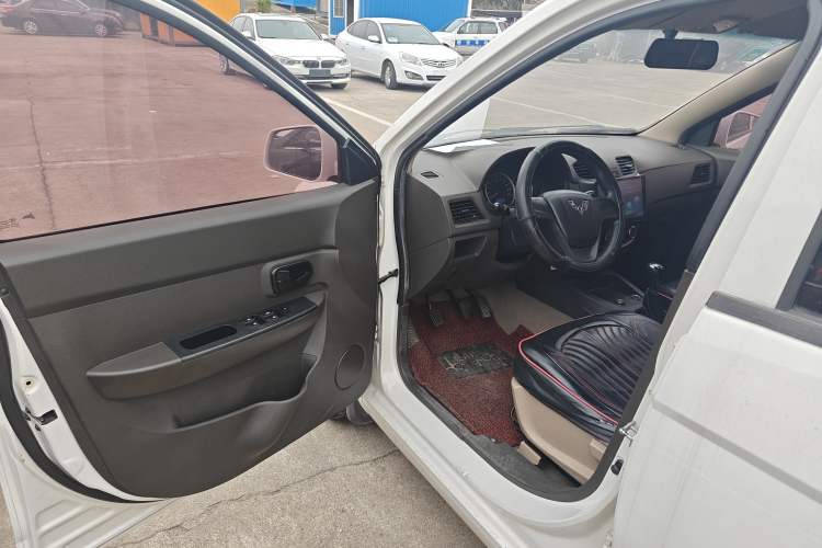 Used Wuling Hongguang 2014 1.5L S Standard Version
