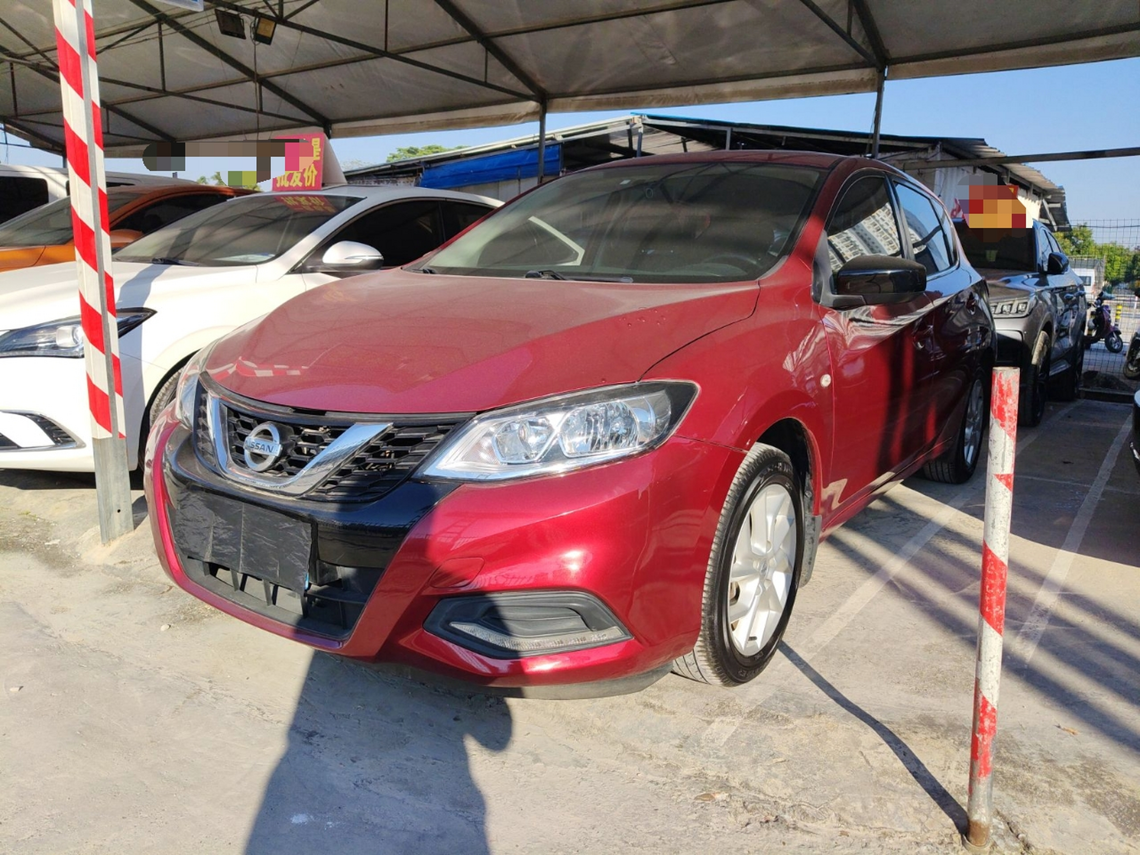 تحت مقدمة السيارة