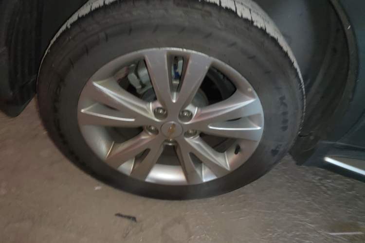 Used Chevrolet Captiva 2015 2.4L 4x4 Flagship Edition 7-Seater
