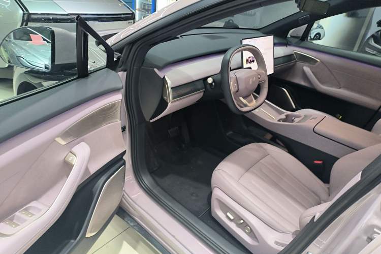 Used ONVO L60 2024 60 kWh Rear-Drive Version