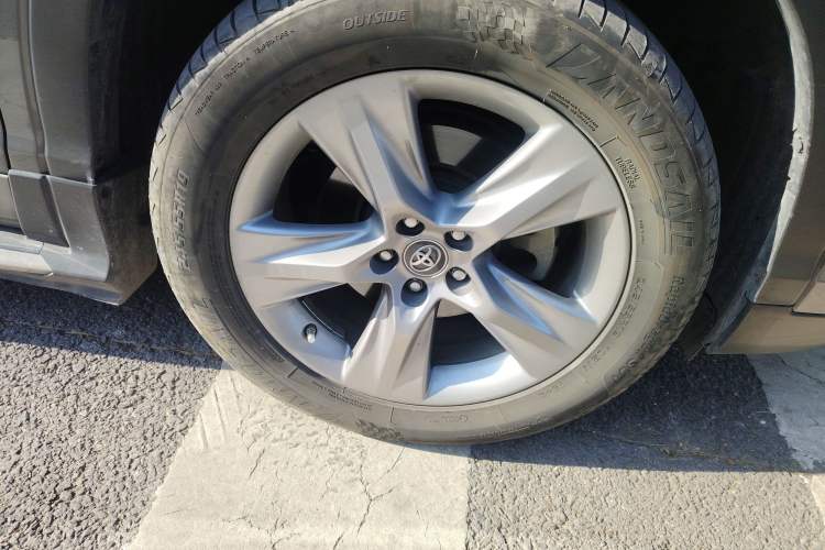 Used Toyota Highlander 2018 2.0T Four-Wheel Drive Prestige Version 7 Seats China V Emission Standard