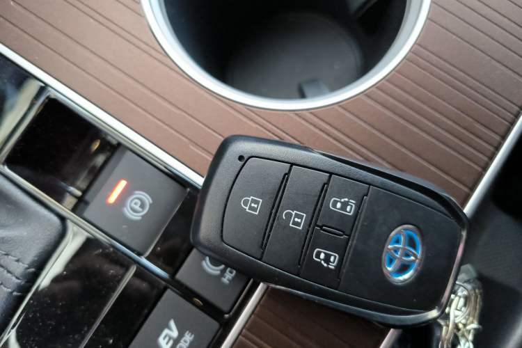 Used Toyota Sienna 2023 2.5L Hybrid Comfort Edition
