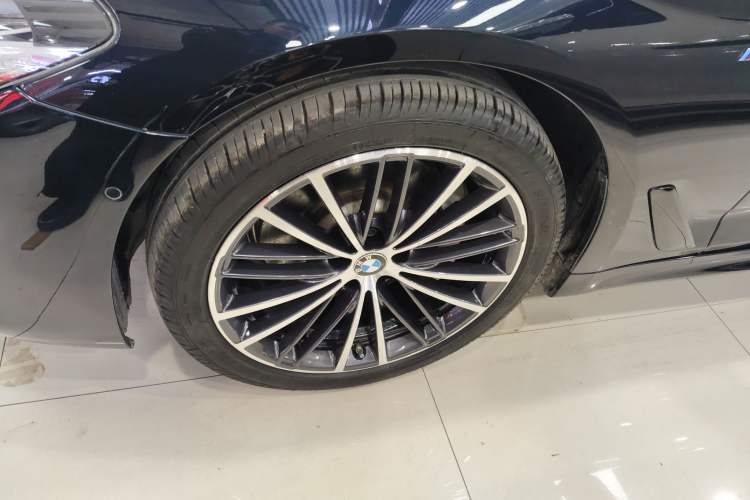 Used BMW 5 Series 2019 Facelifted 530Li Leading Edition M Sport Package
