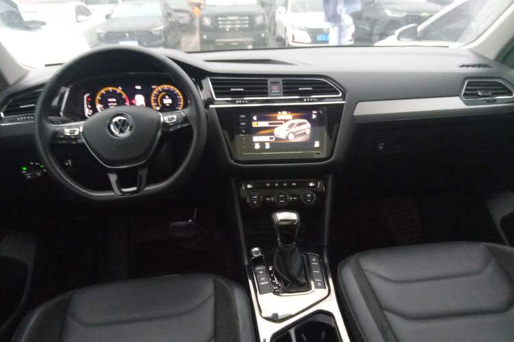 Used Volkswagen Tiguan L 2021 280TSI Automatic Two-Wheel Drive Smart Edition
