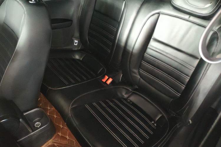 Used Volkswagen Beetle 2015 180TSI model
