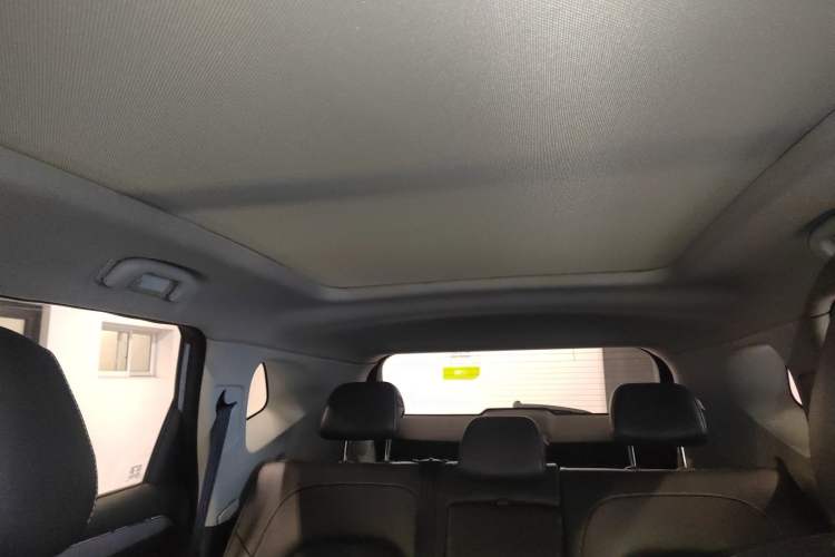 Used Roewe RX5 2016 20T Two-Wheel Drive Automatic Internet Smart Edition
