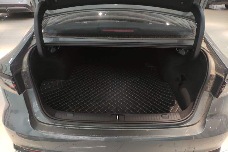 Used Chery Fengyun A8L 2025 1.5 TGDI 145 km Luxury Version