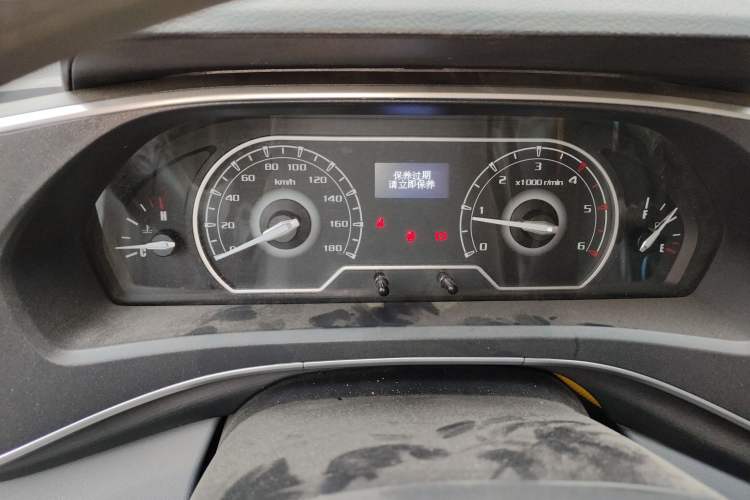 Used SAIC MAXUS Xintu V80 2024 Aotong Value Edition 6MT Long-Wheelbase Mid-Roof Model with 127 Ps Available in 6/7/8/9-Seater Configurations