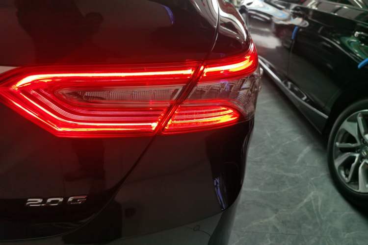 Used Toyota Camry 2021 2.0G Luxury Edition
