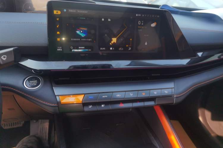 Used Changan UNI-V 2022 1.5T Prestige Version
