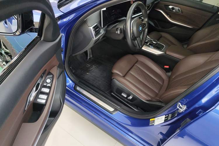 Used BMW i3 2023 eDrive 40 L Midnight Edition
