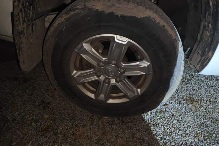 Used SAIC MAXUS T60 2017 2.4L Gasoline Manual Transmission Two-Wheel Drive High Ground Clearance Comfort Edition Standard Cabin