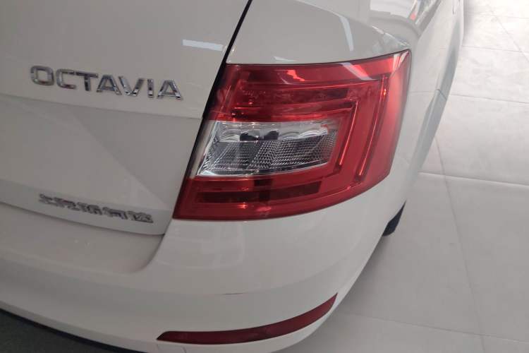 Used Skoda Octavia 2017 Classic Model 1.6L Automatic Comfort Edition
