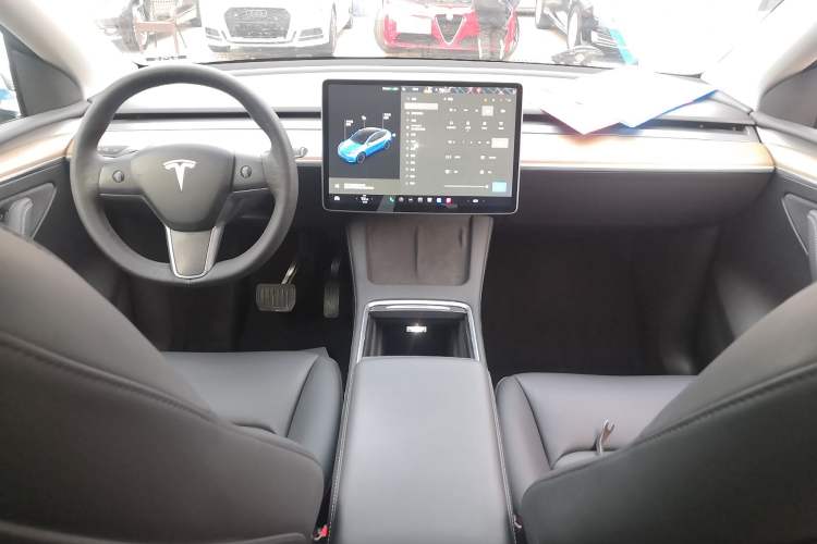Used Tesla Model Y 2021 Long-Range All-Wheel-Drive Version
