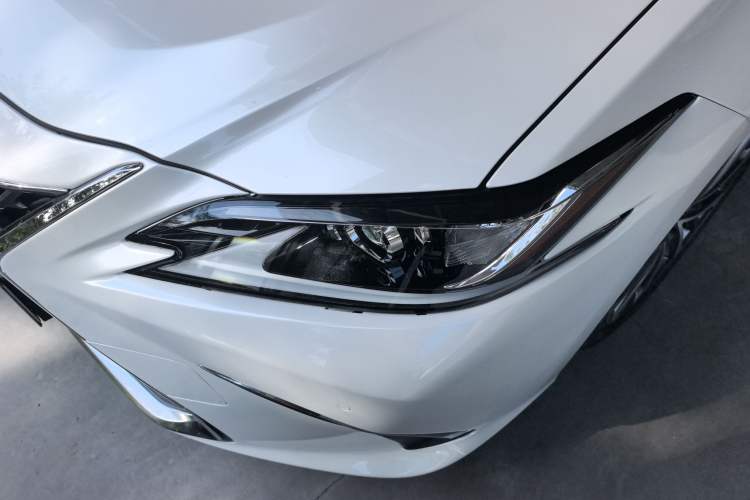 Used Lexus ES 2023 200 Excellence Edition
