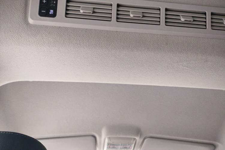 Used Jinbei Gold Hiace 2023 1.5L Passenger Vehicle Engineering Lion 9 Seats
