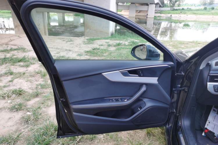 Used Audi A4L 2020 40 TFSI Fashionable and Elegant Model
