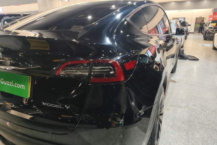 Used Tesla Model Y 2023 Long-Range All-Wheel-Drive Version
