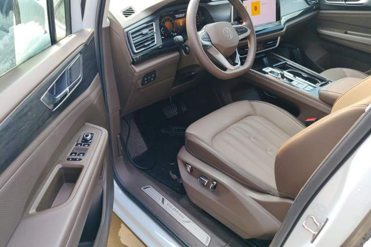 Used Volkswagen Viloran 2024 330TSI Luxury Edition
