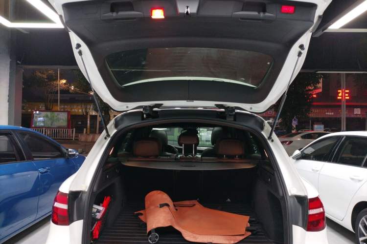 Used Mercedes-Benz GLC 2016 GLC 300 4MATIC Dynamic Model