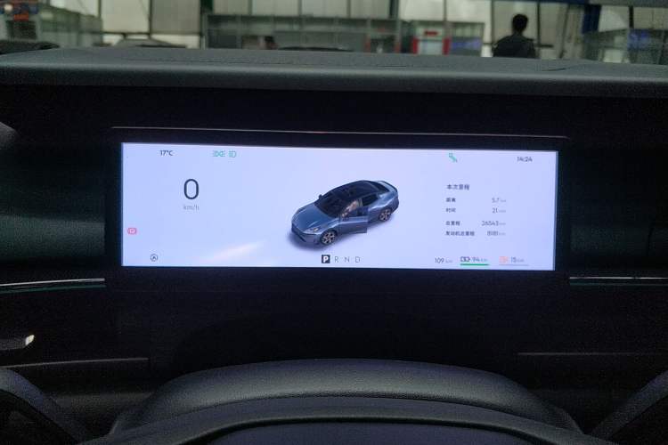 Used Lynk & Co 07 2024 EM-P 126 Long-Range Halo
