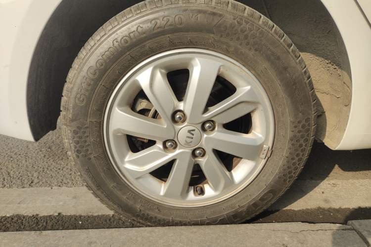 Used Kia K2 2015 Sedan 1.4L MT GLS
