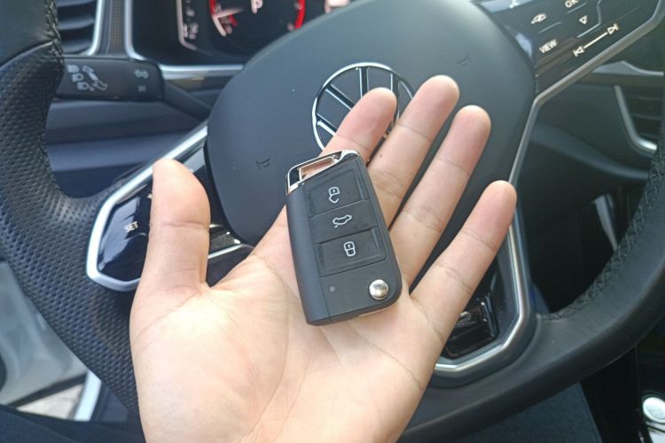 Used Volkswagen T-ROC 2023 300TSI DSG Two-Wheel-Drive Chen Guang Edition
