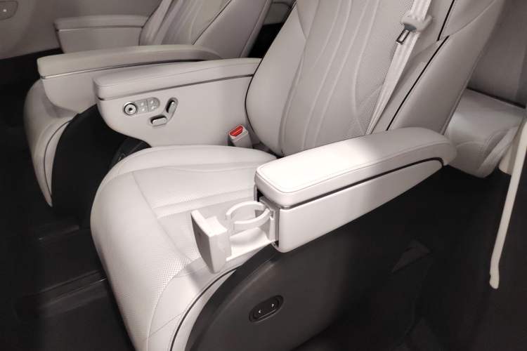 Used XPeng X9 2024 702 Ultra-Long Range Max
