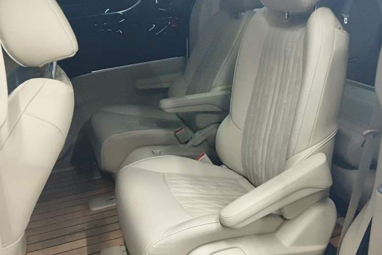 Used Buick GL8 2023 Land Executive Class Deluxe Model
