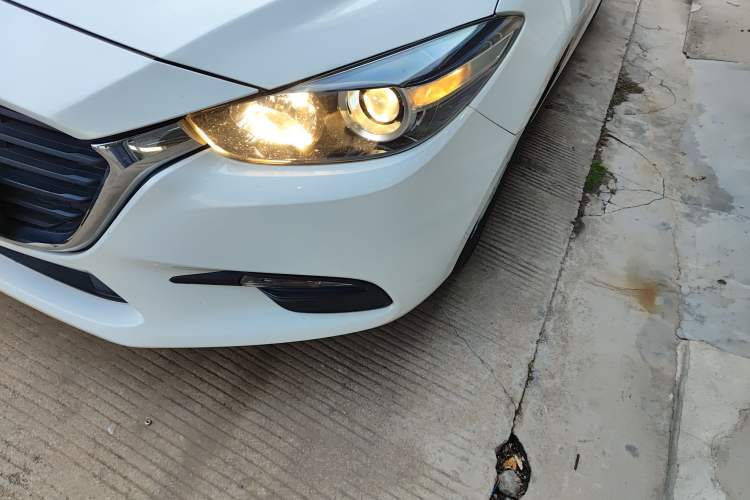 Used Mazda Mazda 3 Axela 2017 Sedan 1.5L Automatic Comfort Model Emission Standard China V
