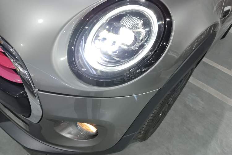 Used  MINI 2018 1.5T COOPER Classic Edition Five-Door Version
