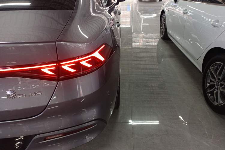 Used BYD Qin PLUS 2024 HONOR Edition DM-i 55KM Beyond Model
