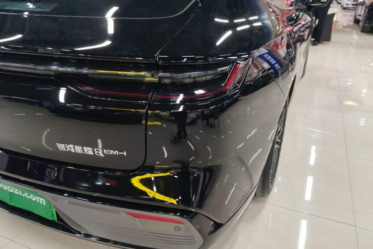 Used  Galaxy 8 2025 130km EM-i Prestige Edition
