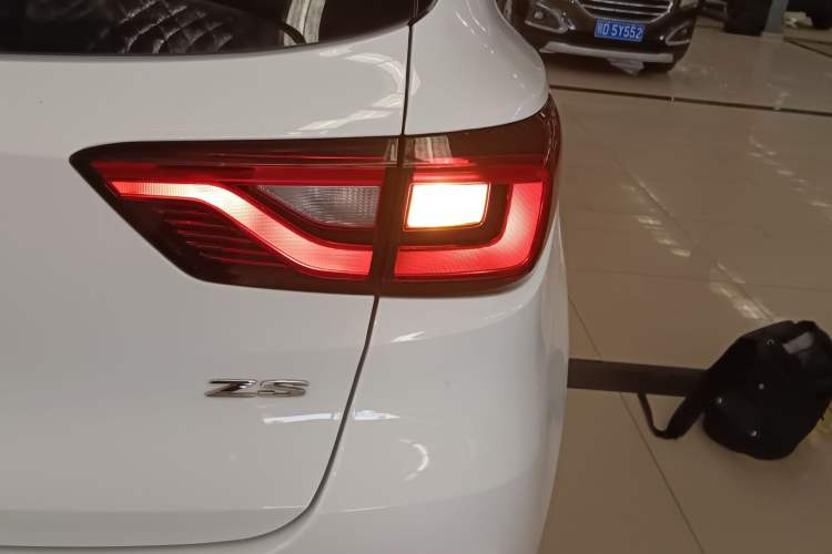 Used MG ZS 2018 1.5L Manual 65-inch Giant-Screen Sunroof Version China V Standard
