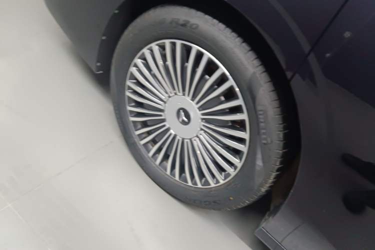 Used VOYAH Dream 2025 PHEV Four-Wheel-Drive Flagship Kunpeng Edition
