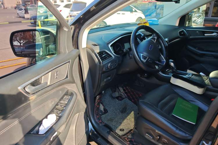 Used Ford Edge 2015 2.0T GTDi 4x4 High-Grade Model
