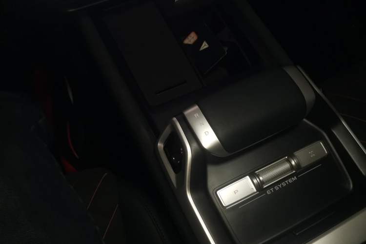 Used  G318 2024 Four-Wheel-Drive Air Suspension Model