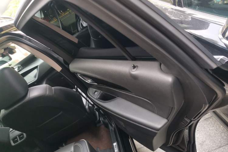 Used Buick Envision 2021 Encore Plus 652T Five-Seat All-Wheel-Drive Luxury Model
