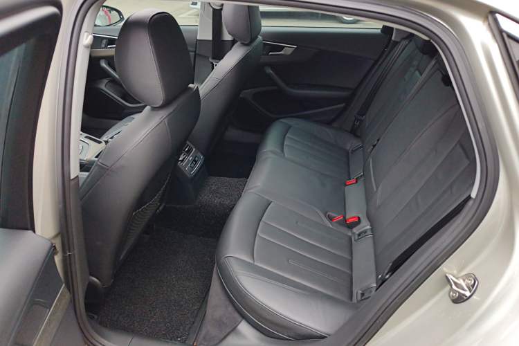 Used Audi A4L 2018 30th Anniversary Edition 40 TFSI Fashion Model
