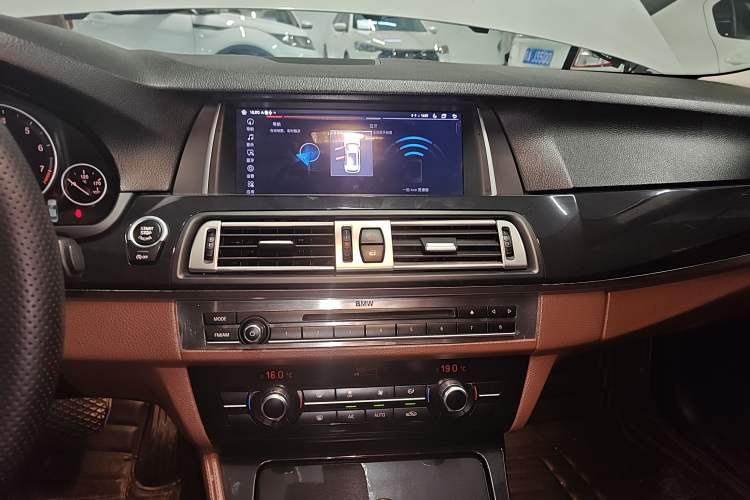 Used BMW 5 Series 2014 520Li Elegant Model
