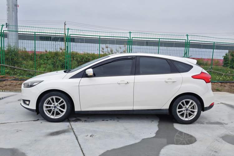 Used Ford Focus 2015 Hatchback 1.6L Automatic Fashion Edition
