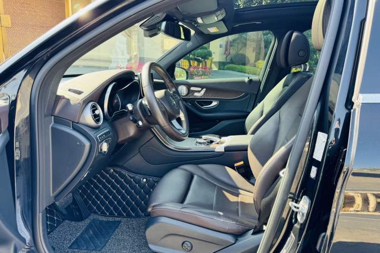 Used Mercedes-Benz GLC 2019 Refreshed GLC 300 L 4MATIC Dynamic Edition
