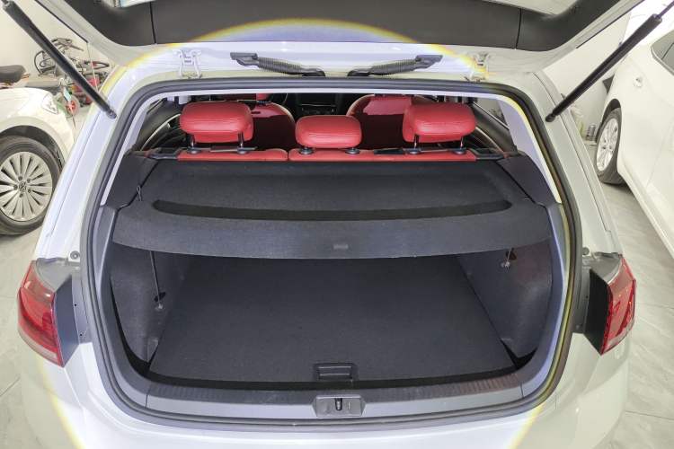 Used Volkswagen Golf 2020 Zhiai Edition 200TSI DSG Comfortable & Ambitious Version
