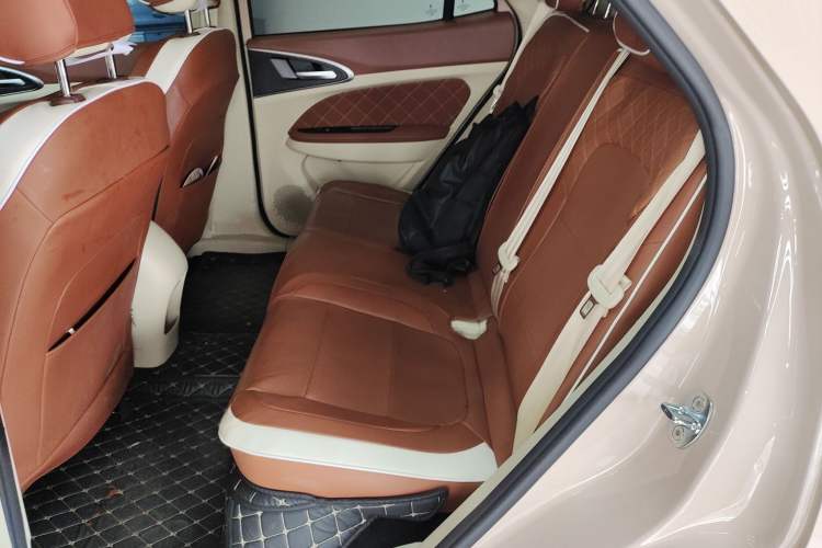 Used ORA Good Cat 2023 401 km Standard Range Luxury Version Lithium Iron Phosphate
